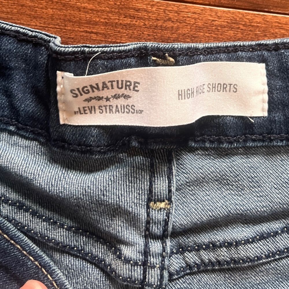 Levi’s Signature High Rise Shorts 29 - Picture 2 of 5